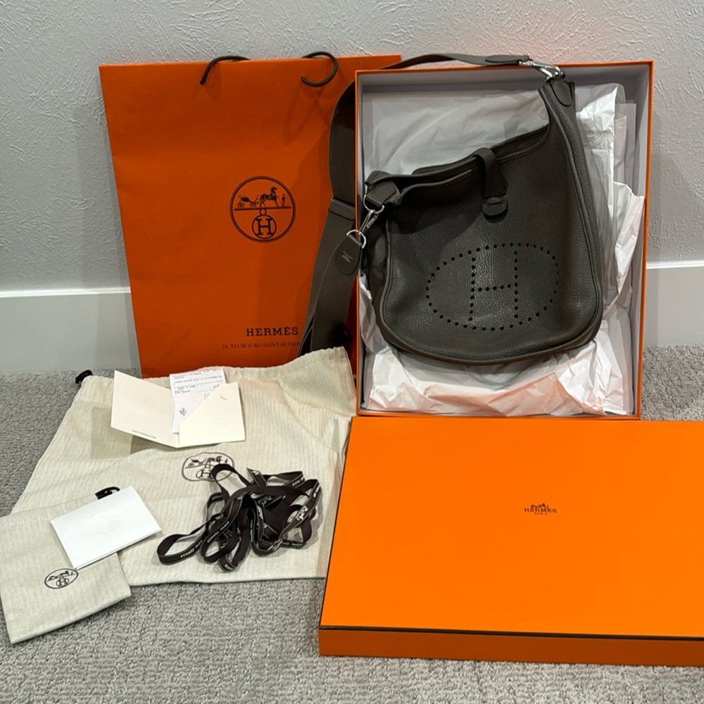 HERMES Evelyn’s Poche III 33 Clemence Bull-authentic